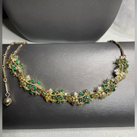 Vintage 16” Collar Necklace Green & White Rhinestones On Golden Leaves Glamorous - Picture 1 of 8